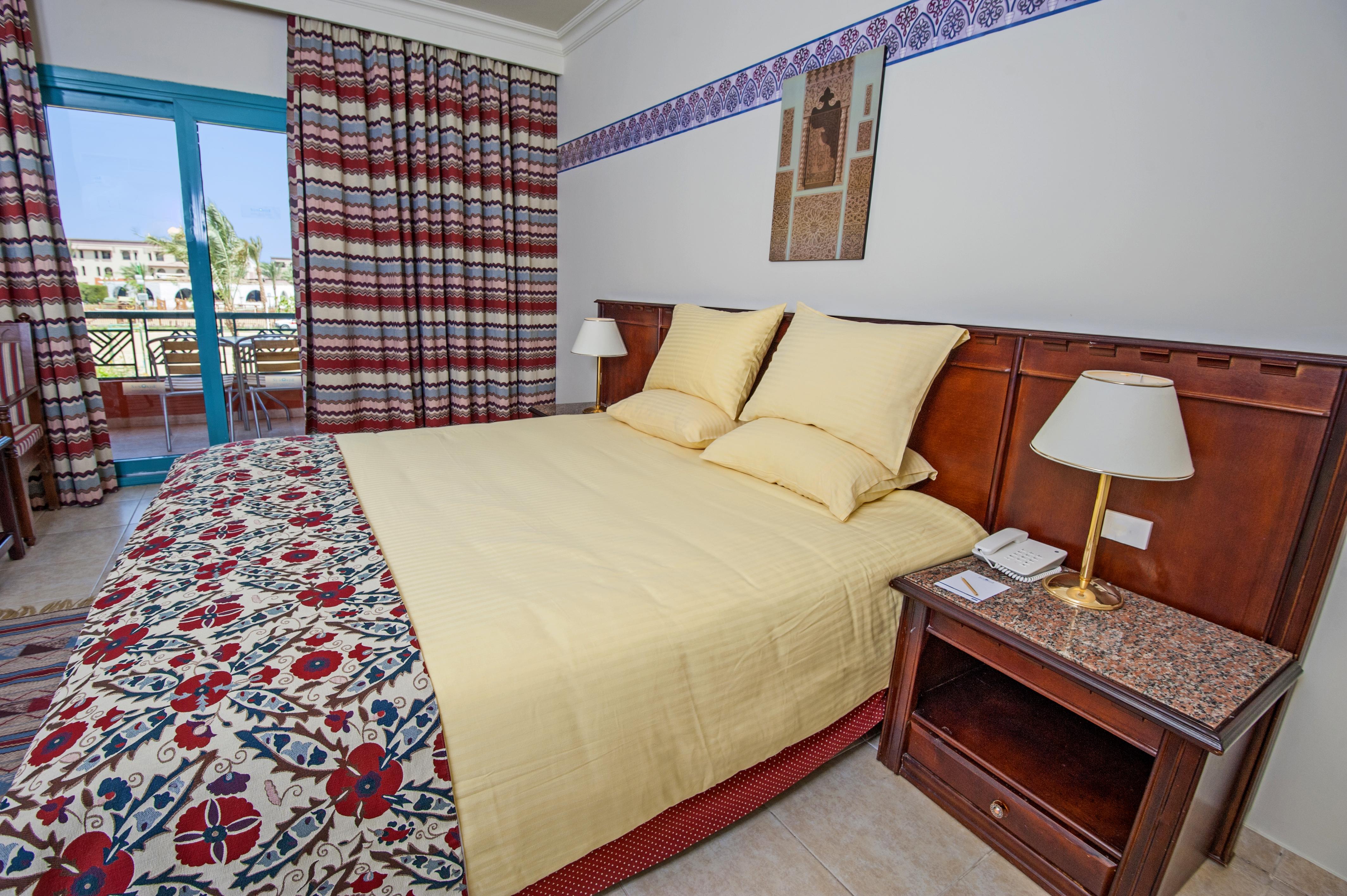 Sunrise Garden Beach Resort Hurghada Exterior photo A bedroom in a hotel