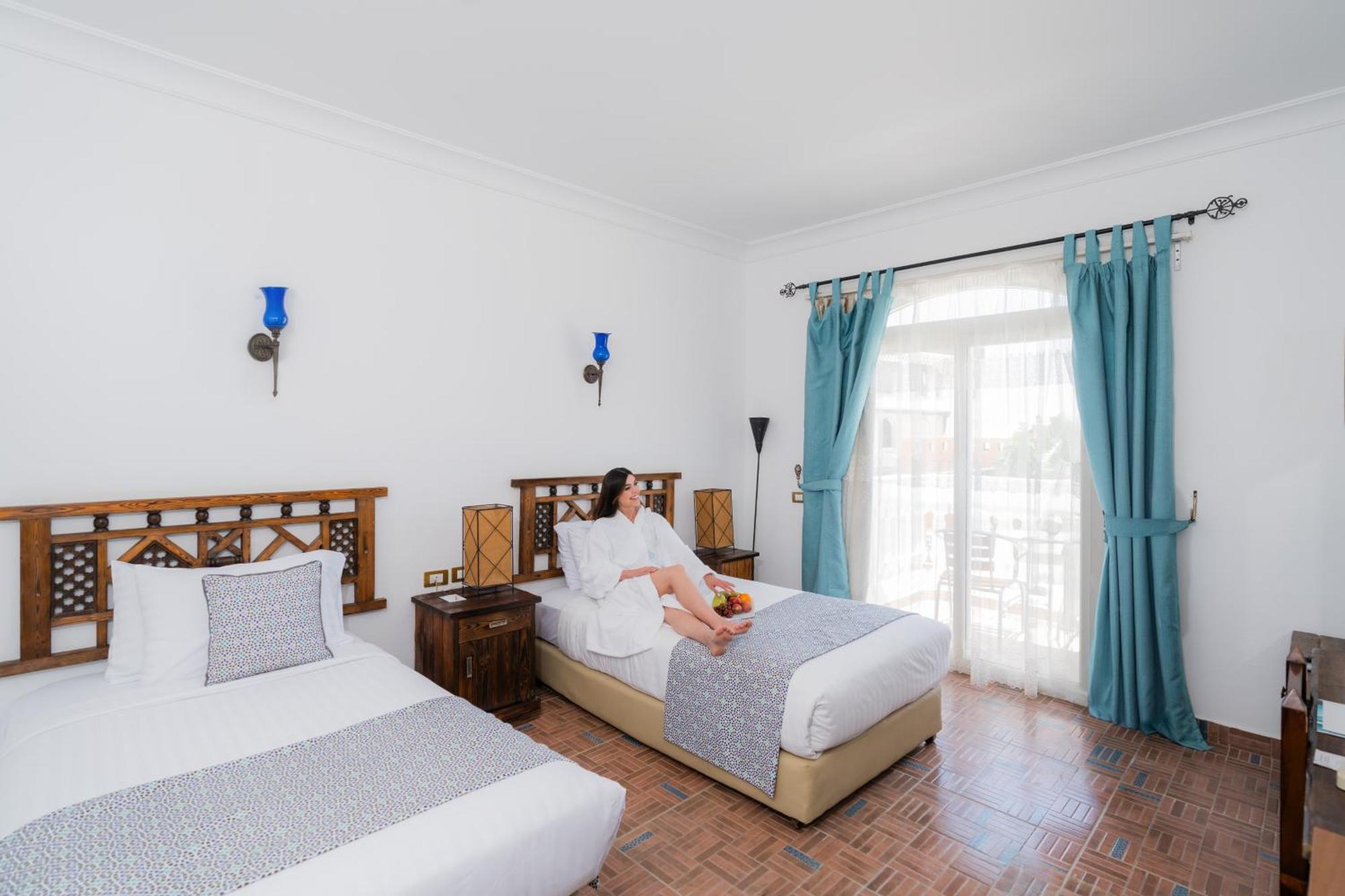 Sunrise Garden Beach Resort Hurghada Room photo A guest room at the hotel