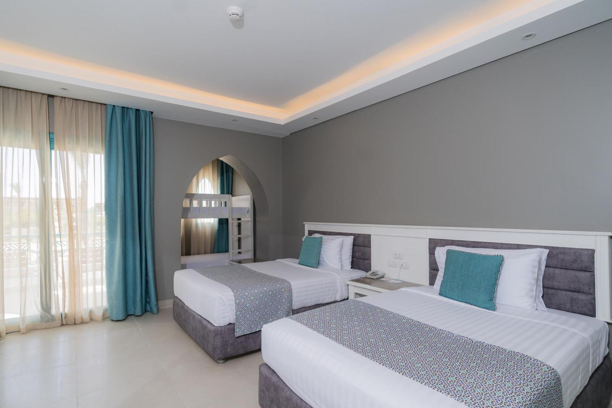 Sunrise Garden Beach Resort Hurghada Room photo A room at the hotel