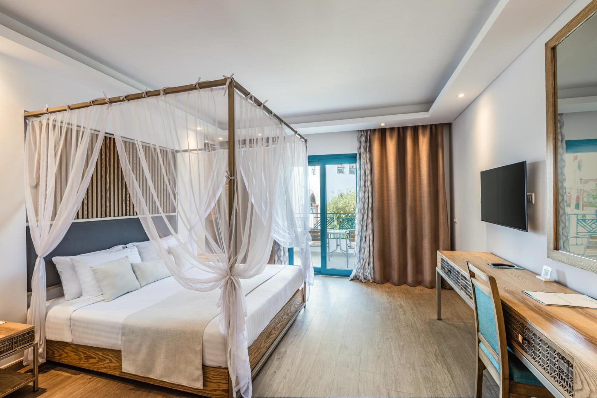 Sunrise Garden Beach Resort Hurghada Room photo Deluxe room