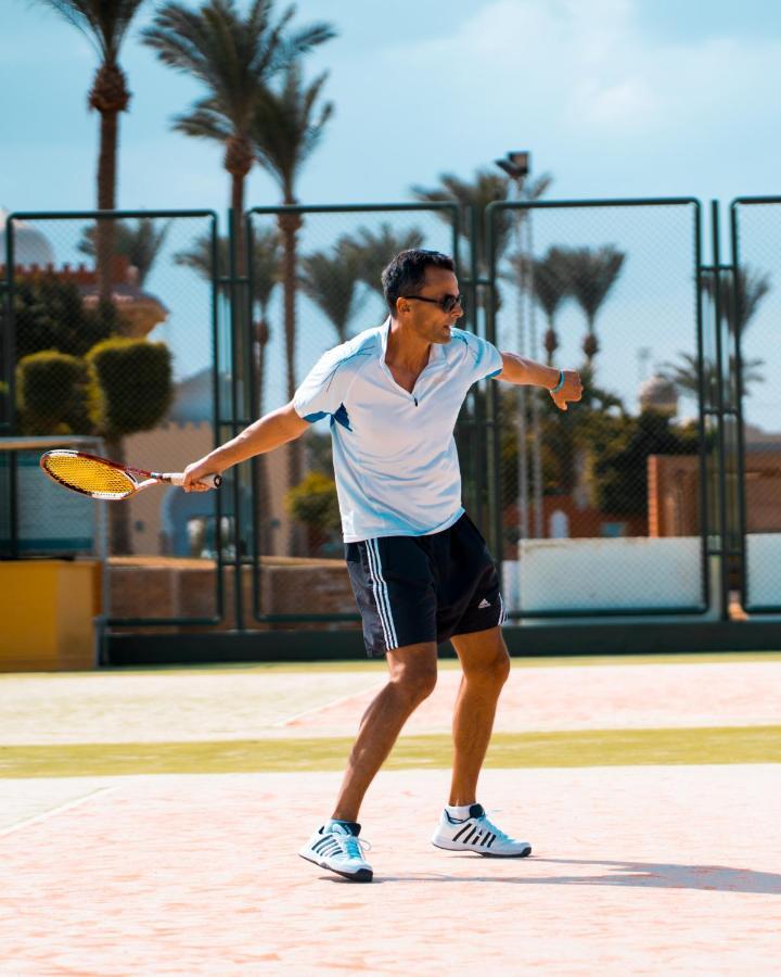 Sunrise Garden Beach Resort Hurghada Exterior photo A player in action